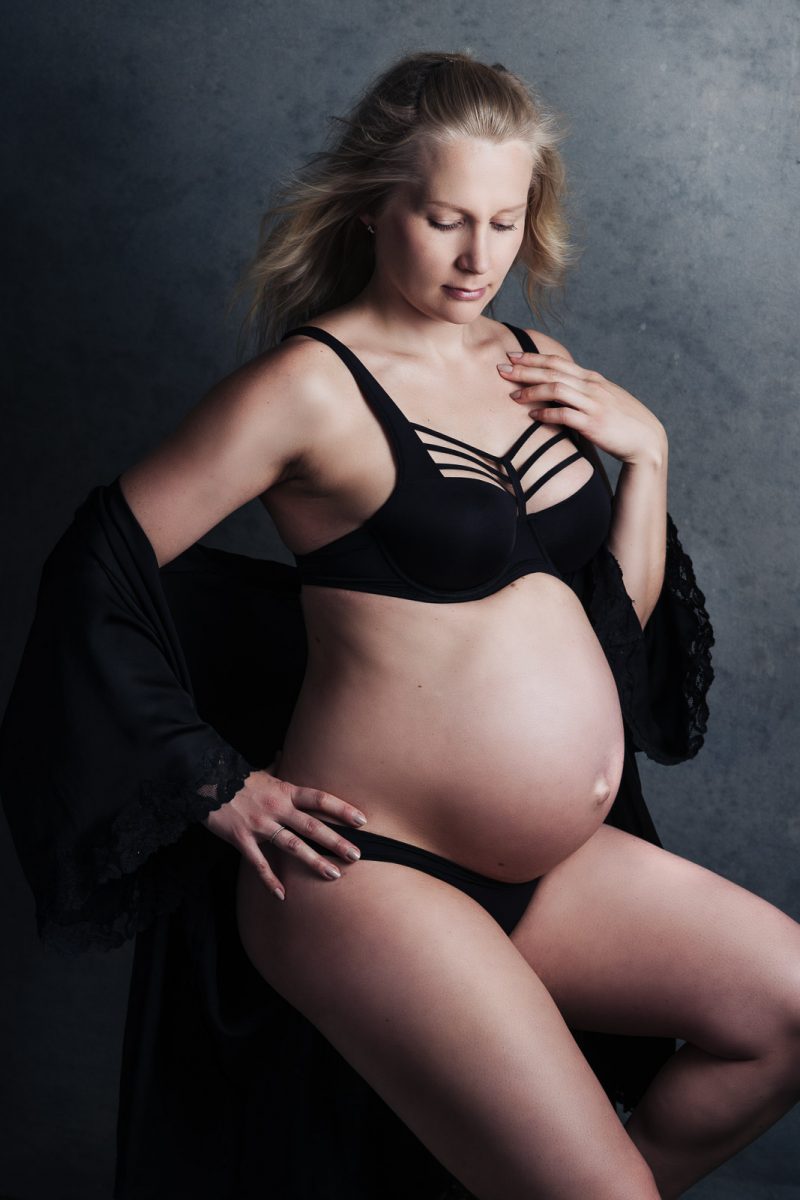 raskausajankuvaus masukuvaus alusvaatteissa