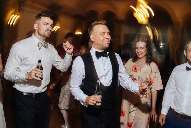 Hääkuvaus hotelli Klaus K juhlasali iltajuhlat